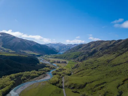 青山之间的河流 青山之间的河流