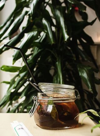 茶杯，罐子，食物，植物，水果，陶器，花瓶，盆栽