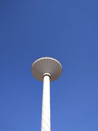 阴霾天淡淡的蓝，水塔，塔，蓝，晴空，天空，低角度看，建筑