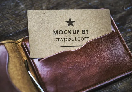 由Rawpixel制作的实体模型棕色皮夹内的名片