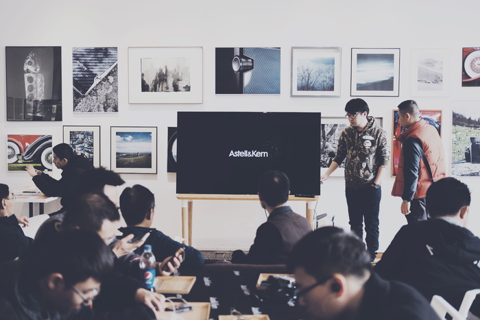 艺术展人群