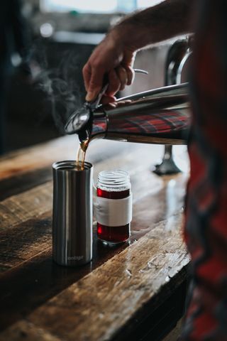 保温瓶，加热器，咖啡，茶，饮料，真空瓶，木制，桌子