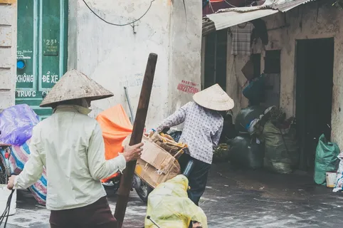 人,小巷,走路,举重,打包,搬运,每天,正常 人,小巷,走路,举重,打包,搬运,每天,正常