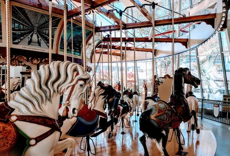 美国,克利夫兰,东大道10600号,游乐园,游乐园游乐设施,旋转木马,艺术文化和娱乐,人群 美国,克利夫兰,东大道10600号,游乐园,游乐园游乐设施,旋转木马,艺术文化和娱乐,人群