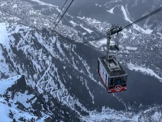 雪、冬天、寒冷的温度、山脉、缆车、自然之美、交通、架空缆车