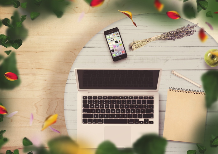 高角度照片、笔记本电脑、iphone、笔记本电脑、钢笔、白色、桌子、记事本