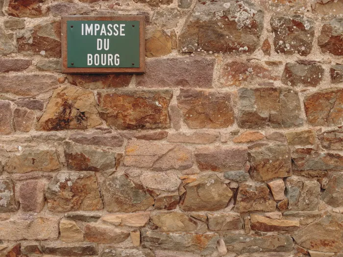 褐色混凝土砖墙