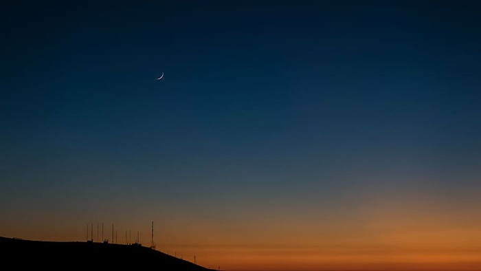 建筑、夜晚、全景、摄影、日落、黑暗、天空、山脉