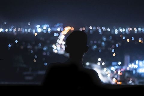 人在夜间的轮廓 人在夜间的轮廓
