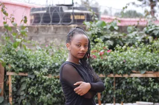 美丽, 肯尼亚, 非洲女士, 双手合十, 不安, 优雅, 一个人, 年轻女性