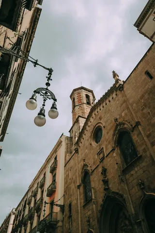 布朗教堂的沃姆视角