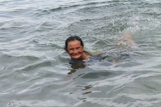 奶奶，老了，会游泳，快乐，女人，游泳，湖，水