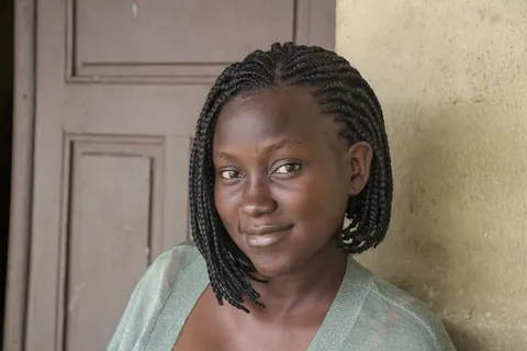 微笑,女人,灰色,圆领衬衫,门口,肖像,人物,一个 微笑,女人,灰色,圆领衬衫,门口,肖像,人物,一个