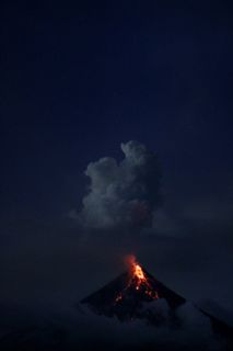 夜间火山
