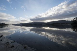 西班牙苏托马约尔，蓬特韦德拉停车场，旅行，探索，云彩，天空，倒影