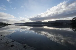 西班牙苏托马约尔，蓬特韦德拉停车场，旅行，探索，云彩，天空，倒影