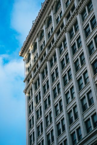 白色混凝土建筑