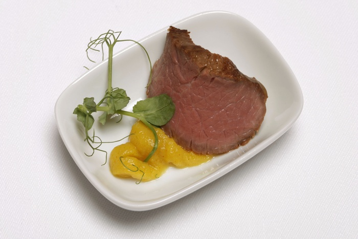 食品，开胃酒，餐厅，食品和饮料，新鲜度，肉，盘子，室内