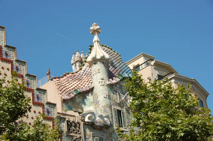 高迪，巴塞罗那，旅游，建筑，名胜古迹，建筑外观，建筑结构，天空