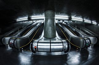 灯，深色，自动扶梯，支柱，立柱，交通，银色，室内