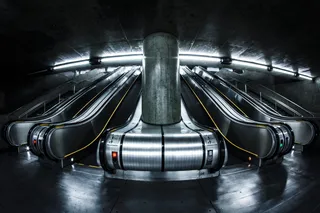 灯，深色，自动扶梯，支柱，立柱，交通，银色，室内