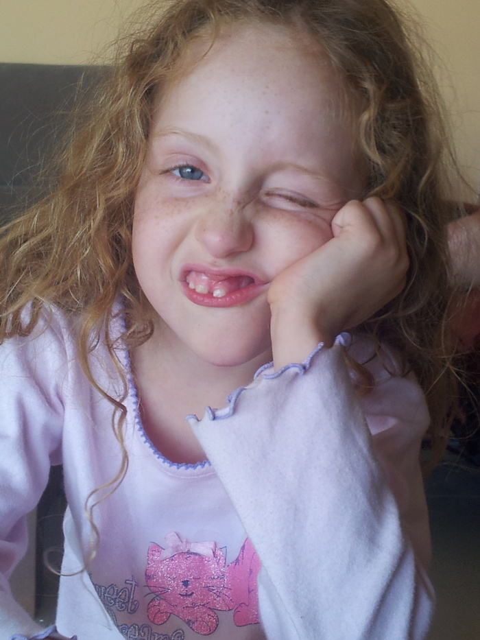 女孩，微笑，明亮，微笑，年轻，温柔，快乐，头发