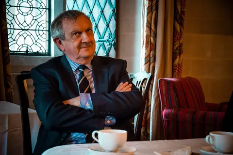 英国，阿伦德尔，阿伦德尔城堡，商业，坐着，一人，成年人，男性