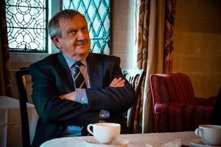 英国，阿伦德尔，阿伦德尔城堡，商业，坐着，一人，成年人，男性