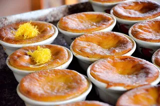 市场上的本地泰国菜