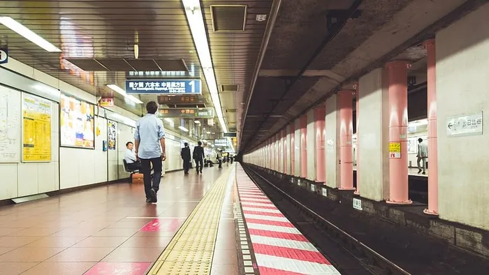 站台，铁路，终点站，火车站，人，地铁站，车站，火车