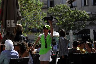 女孩，女服务员，露台，绿色，餐厅，夏天，假日，甜点