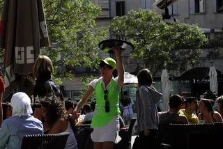 女孩，女服务员，露台，绿色，餐厅，夏天，假日，甜点