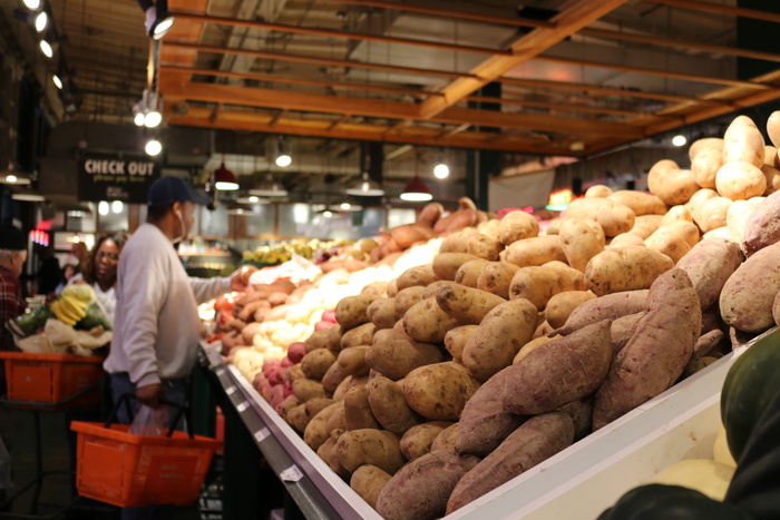 人，人，植物，市场，产品，商店，土豆，食物