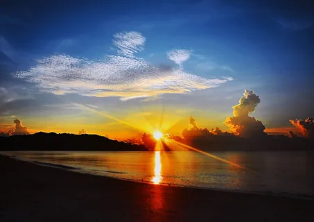 日出时的海滩，日出，海滩，海，日落，海滩日落，海洋，天空