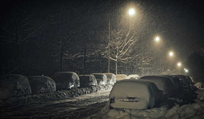冬季、暴雨、降雪、芬兰、夜晚、街道、灯光、照明