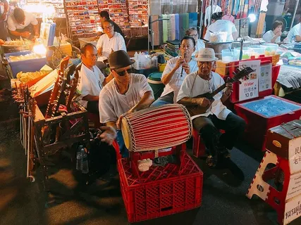 人,人,乐器,休闲活动,吉他,市场,服装,服装 人,人,乐器,休闲活动,吉他,市场,服装,服装