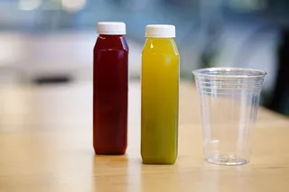 饮料，果汁，饮料，瓶子，橙汁，苏打水，汽水瓶，玻璃杯