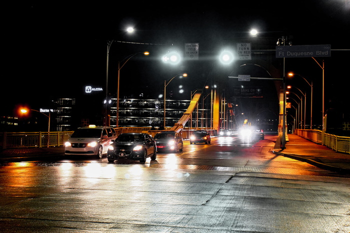 道路、灯光、头灯、汽车、车辆、交通、桥梁、夜晚