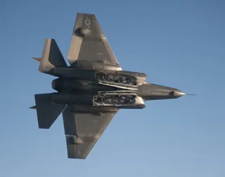 照片，灰色，f1，f 1猛禽喷气机，军用喷气机，飞行，飞行，f-35