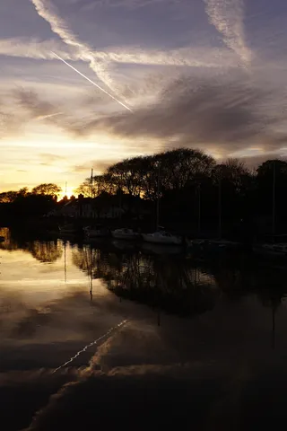 费弗瑟姆，肯特郡，小溪，河流，船，日落，水，云天