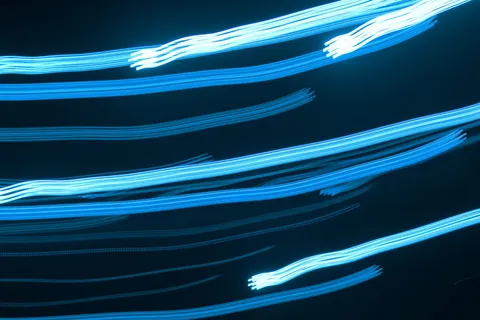 蓝色灯光的延时摄影