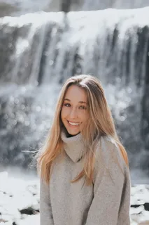 微笑，女性，穿着，灰色，毛衣，瀑布，女性，模特