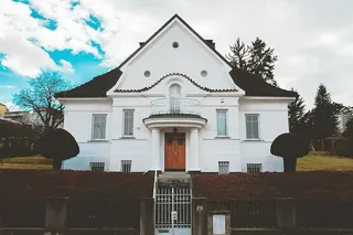 建筑、房屋、结构、设计、大门、围栏、树木、植物