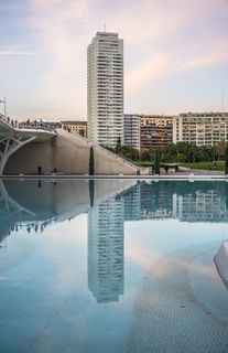 建筑物前的水体