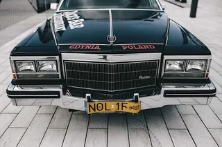 古董黑铬卡迪拉克轿车特写镜头