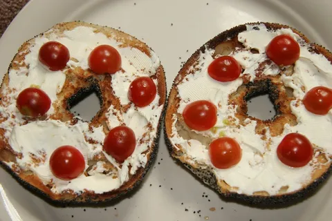 百吉饼，奶油奶酪，樱桃番茄，食物，食物和饮料，新鲜，放纵，静物