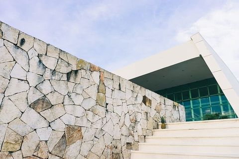 楼梯、天空、云朵、岩石、建筑、水泥、混凝土、外部