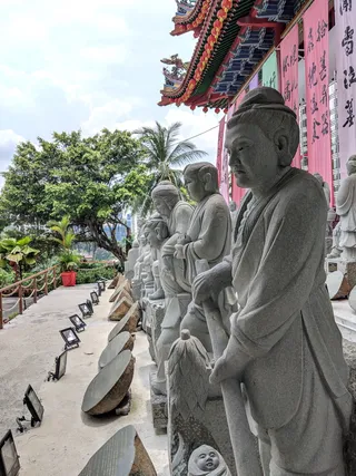 人，人，户外，花园，石板，建筑物，长凳