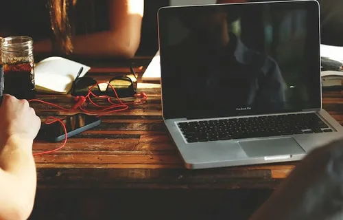macbook,pro,棕色,木制,桌子,macbook pro,笔记本电脑,电脑 macbook,pro,棕色,木制,桌子,macbook pro,笔记本电脑,电脑