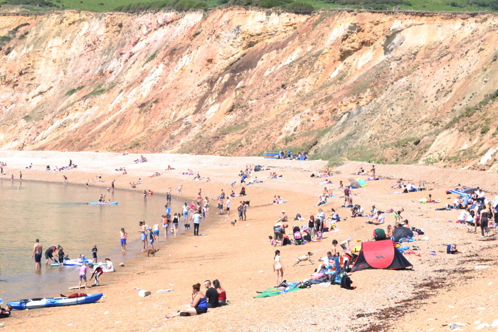 在英国，泰纳姆，沃巴罗海滩，人们，拥挤的海滩，夏天，颜色，阳光